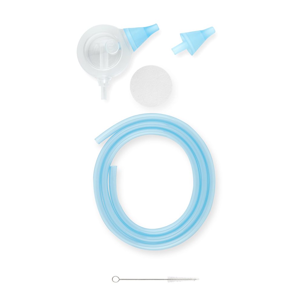 I componenti del set di accessori Nosiboo Pro in colore blu: testa Colibri, beccuccio blu, filtro ricambiabile, tubo flessibile blu, spazzola